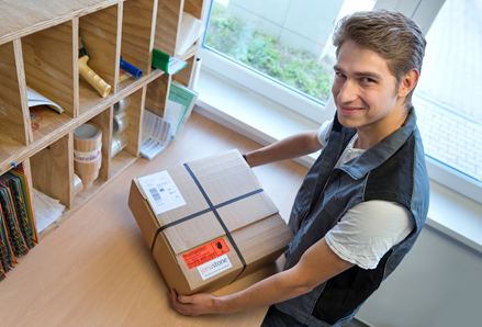 Medarbejdere pakkede prøver