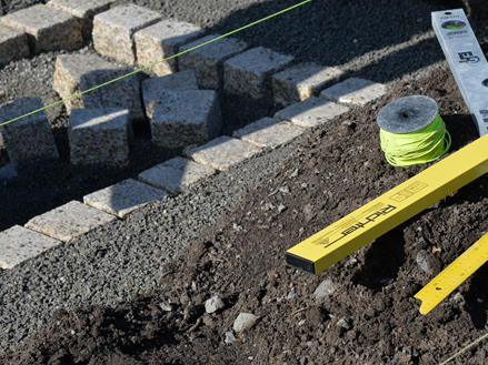 Belægningssten under lægning