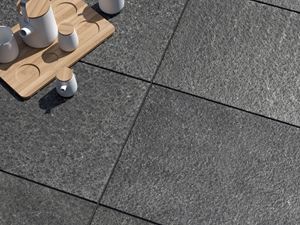 Terrasseplade af basalt Takeda fra oven med dekoration