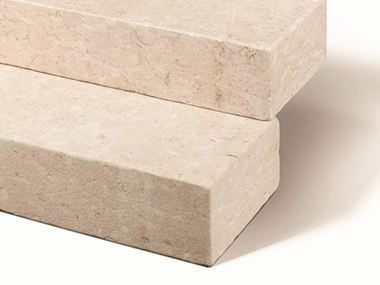 Bloktrin af kalksten Camino Sand skåret i størrelse