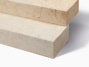 Bloktrin af kalksten Cremona skåret til i størrelse