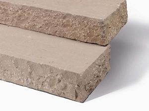 Bloktrin af sandsten Modak skåret til i størrelse