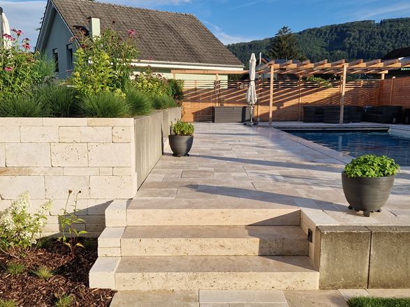 Travertine_Medium_Select_Stairs_Block_Steps_Pool_Wall
