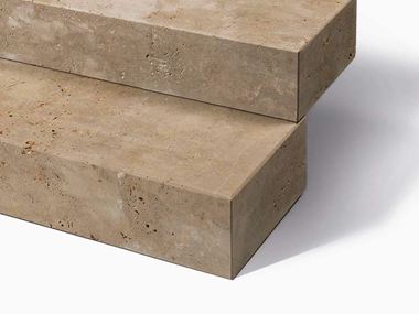 Bloktrin i travertin Noce skåret til i størrelse