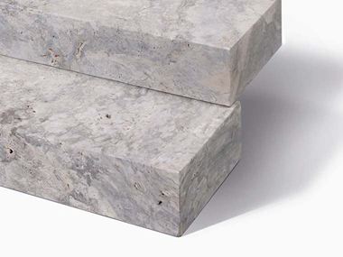 Bloktrin i travertin Silver skåret til i størrelse