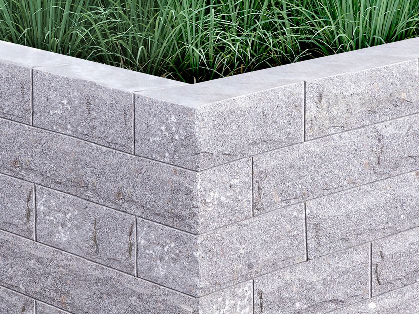 Mursten i granit Silver Rustica med græs
