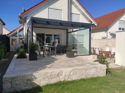 Tarvertine Medium Select Rustic mursten med hus og terrasse