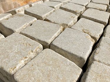 Brosten_Kalksten_Royal_Beige_schrg