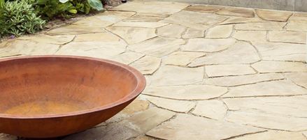 Stemningsbillede med polygonale plader skåret til