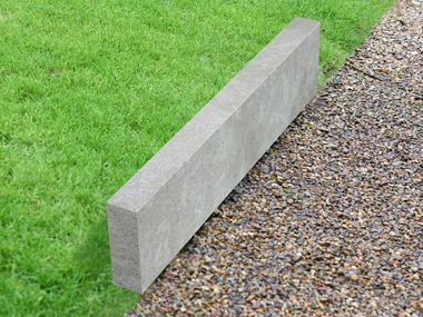 Limestone Camino Grey Græsplænekant med plæne og grus