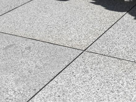 Granit terrasseplade Silver Classico detalje