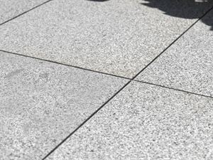 Granit terrasseplade Silver Classico detalje