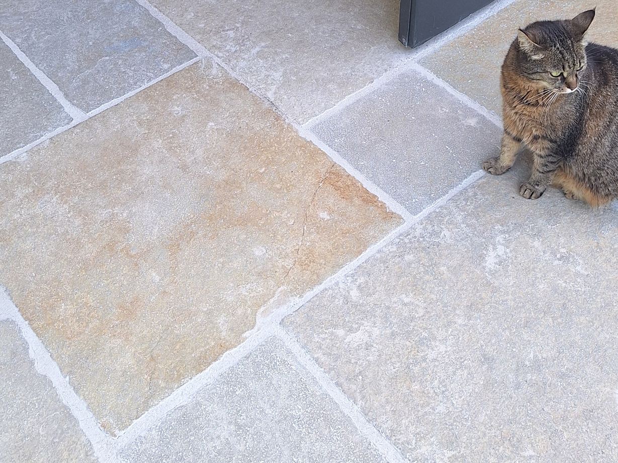 Java Sand kalkstensplader: varme farver. Foto af kunde Kalksten_Java_Sand_Kat_Galleri 1