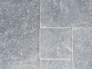 Nærbillede af grå Afyon Grey-marmorplader