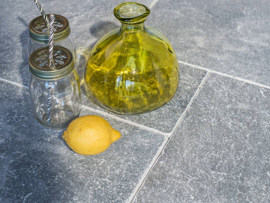 Limonade på Afyon Grey-marmor