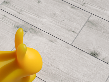 Topbillede af Amber Oak træeffektpanel med gul gummikanin