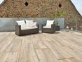 Tagterrasse med loungemøbler og terrassefliser i træ-effekt Canada Lodge