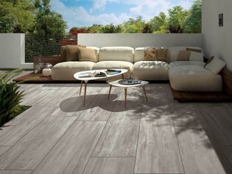 Moderne terrasse med tilstødende have Træ-effekt terrassefliser