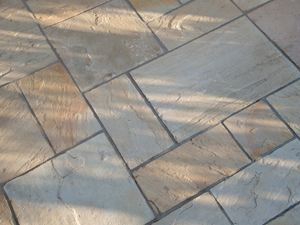 Lyse sandstensplader i romersk bindingsværk fotograferet fra oven