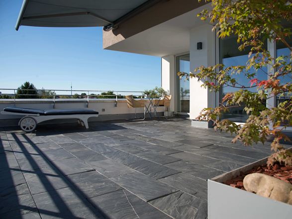 Tagterrasse med Black Rustic-skifer