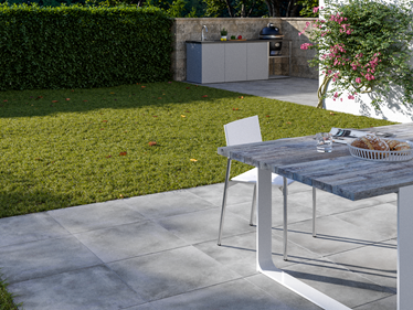 Terrasse med betonlookplader Ombra 3cm med bord og udekøkken