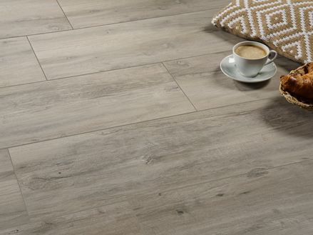 Fliser med trælook_Canada_Lake_med_kaffe_og_puder