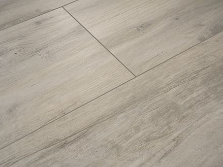 Fliser med trælook_Canada_Lake_Schraeg_fra_nærområdet