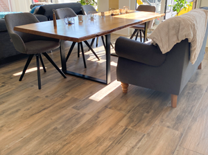 Spiseplads med fliser med træ-effekt Canada Lodge