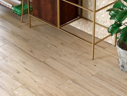 Badeværelse med Scandi Light Fliser i trælook