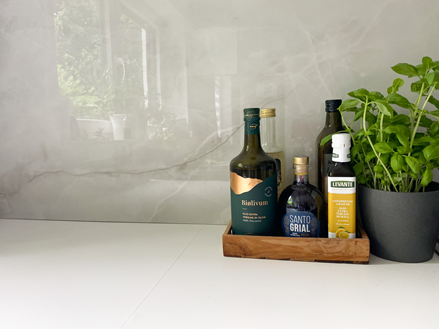 Flise med marmoreffekt Perla Crema som vægflise med dekoration