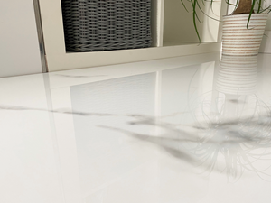 Frog perspective fliser med marmoreffekt Perla White