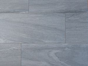 Fliser i stenlook i grå og hvid fotograferet fra oven