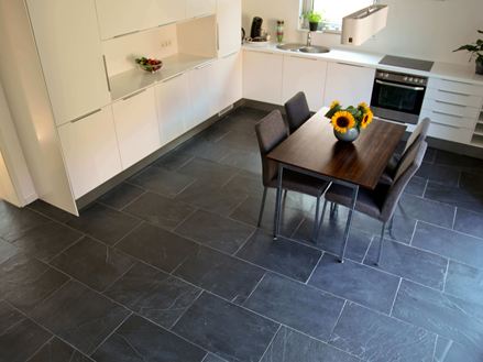 Kundefoto: Black Rustic Fliser i køkkenet