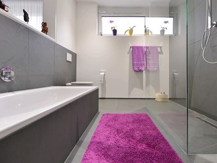 Grey Slate fliser lagt i et badeværelse