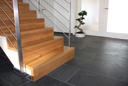 Mustang skiferfliser på en trætrappe