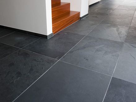 Kundebillede:Mustang skiferfliser, lagt i trappeopgang/gang