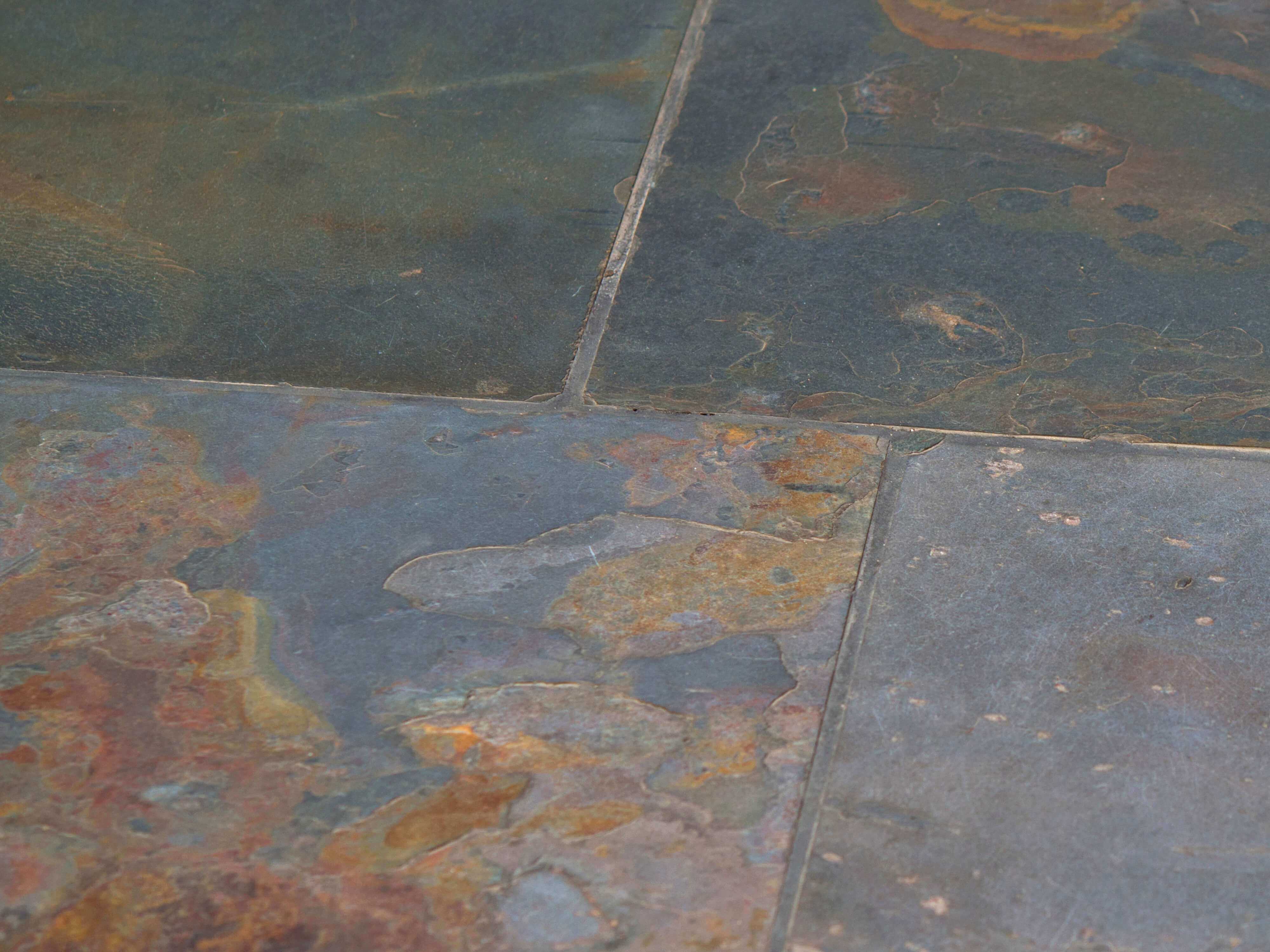 Detalje: Nærbillede af Peacock-skiferfliser