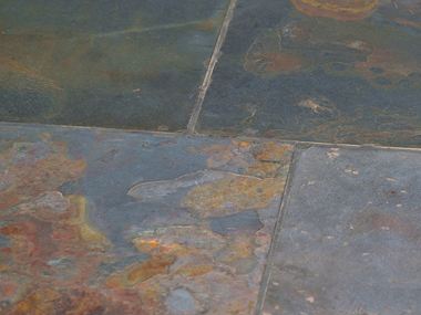 Detalje: Nærbillede af Peacock-skiferfliser