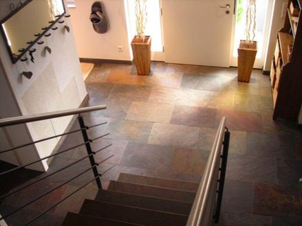 Kundefoto: Peacock Multi Colour fliser af skifer, lagt i indgangspartiet/gangen