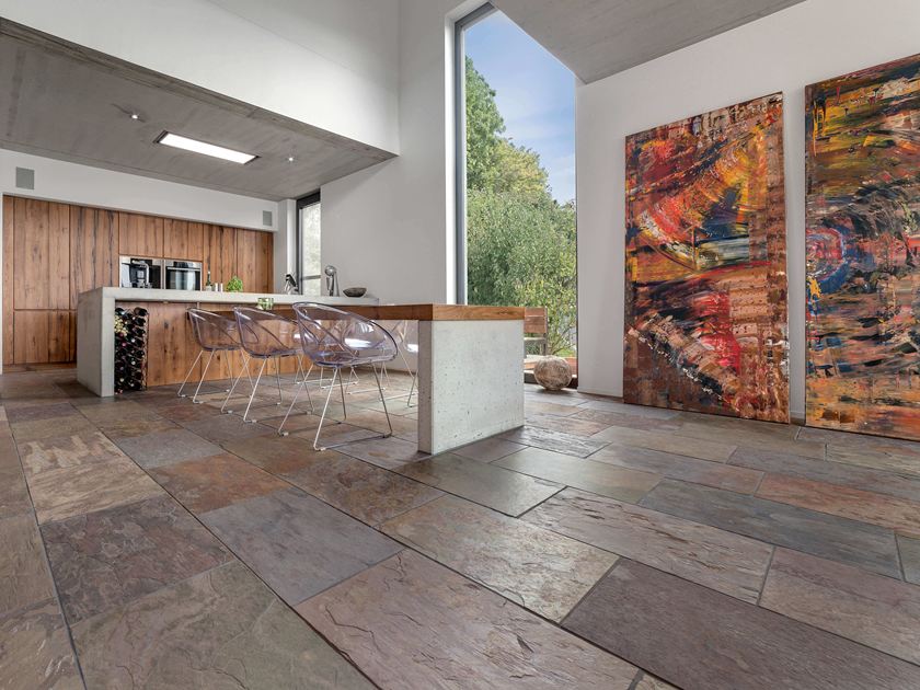 Peacock Multicolor skiferfliser i moderne loftslejlighed