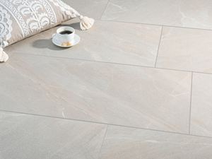 Canyon Gold skifer-effekt fliser med kaffekop og pude