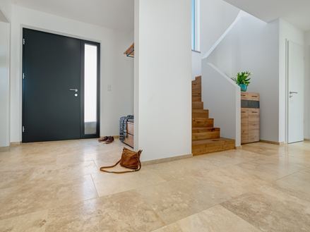 Indgangsområde med Ivory Classic travertin