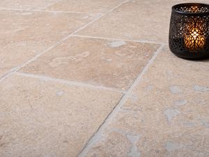 Ivory Cream med sort dekoration Galleri 1