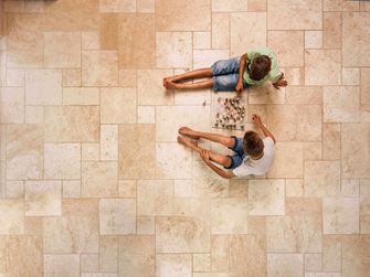 Light, drenge der spiller skak