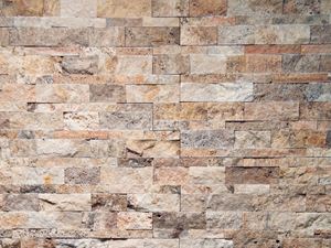 Hele væggen er beklædt med Scabas-mursten