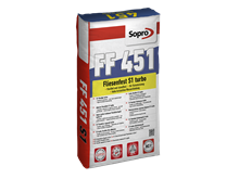 En pose grå fleksibel klæber til lægning af fliser