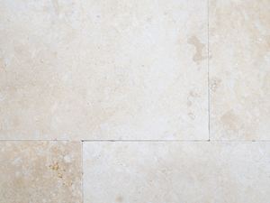 Cleopatra Light kalkstensfliser i cremet beige