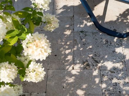 skyggespil på travertinterrassen travertin Medium Select