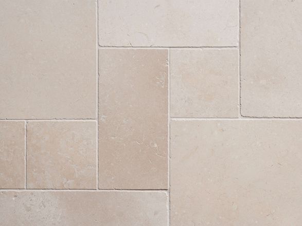 Cleopatra Light fliser af kalksten set forfra