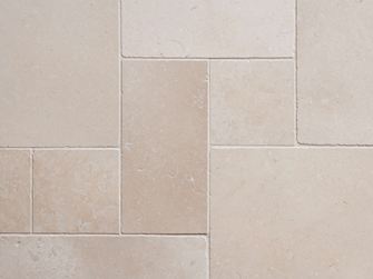 Cleopatra Light fliser af kalksten set forfra